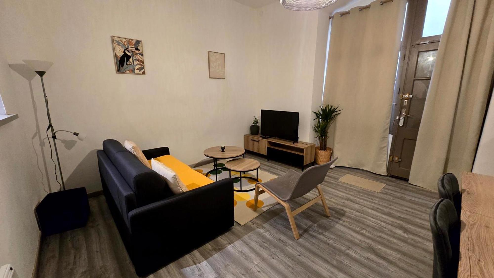 2 Chambres, Cuisine Equipee * Beaucaire (Gard)