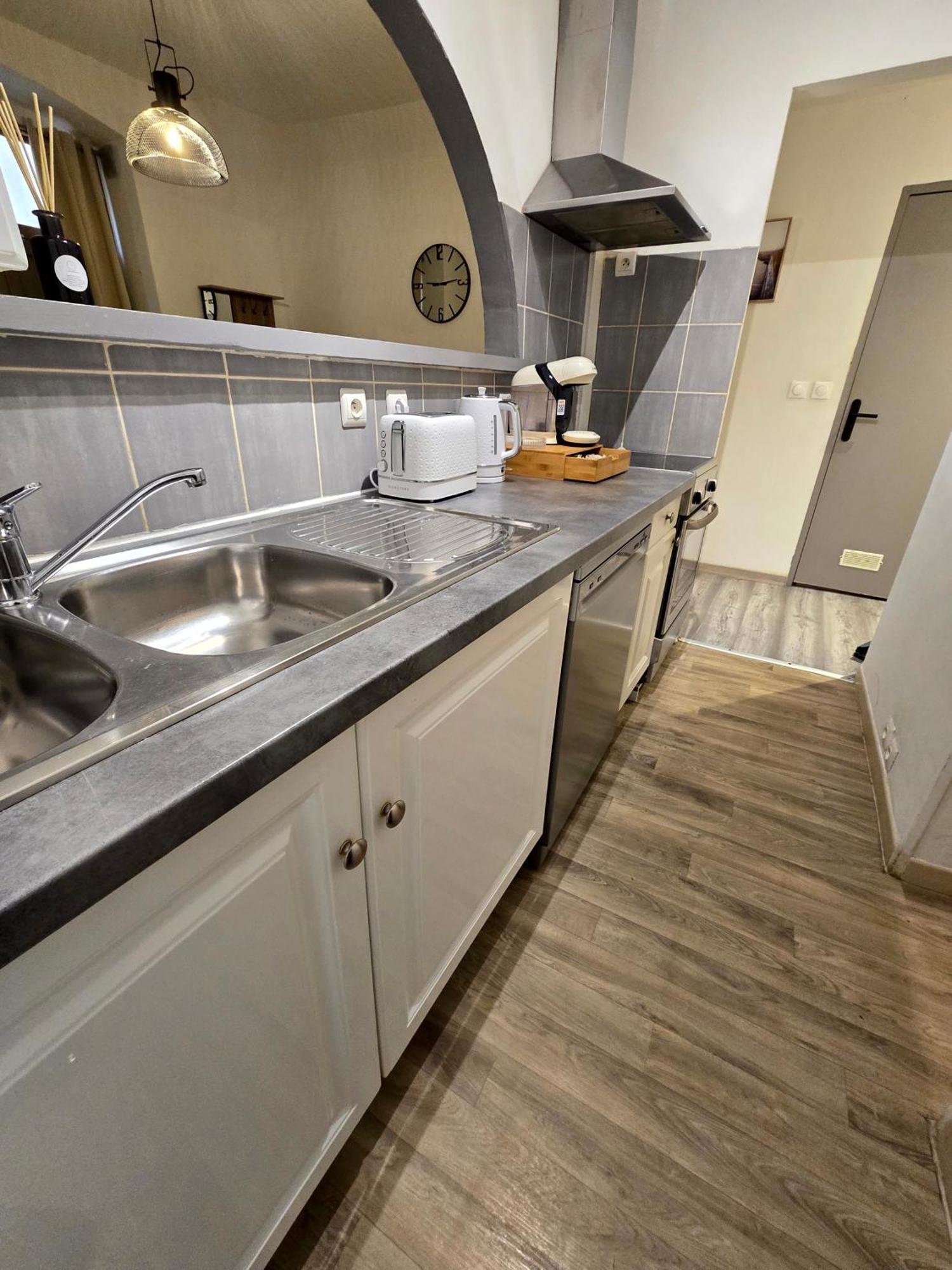 2 Chambres, Cuisine Equipee